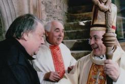 (v.l.) Herr Weber, Ortspfarrer Don Rolando Fuentes-Cabeza, Bischof Don Vicente Zamora